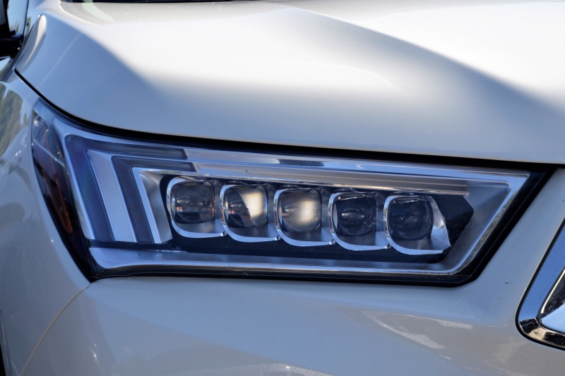 moto-SEILLANS-min_acura-headlamp-2834131